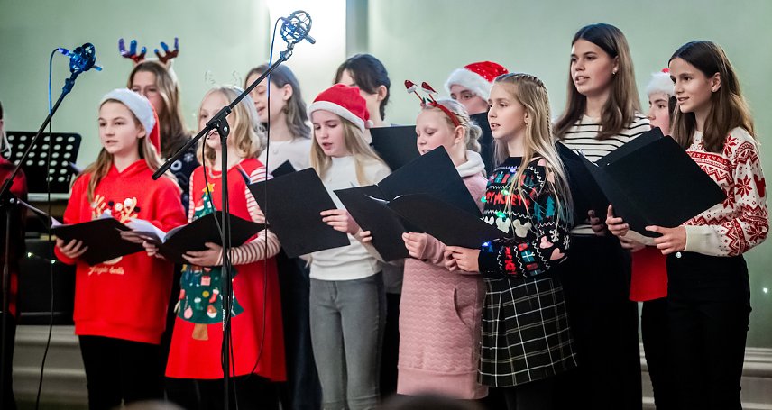 Bild: Begeosterndes Weihnachtskonzert im Humboldt-Gymnasium