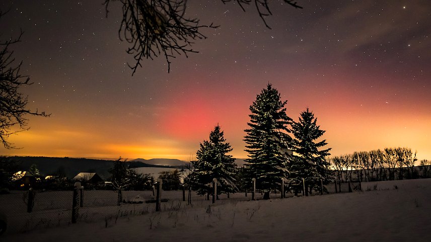 Bild: Polarlichter &uuml;ber Rehungen