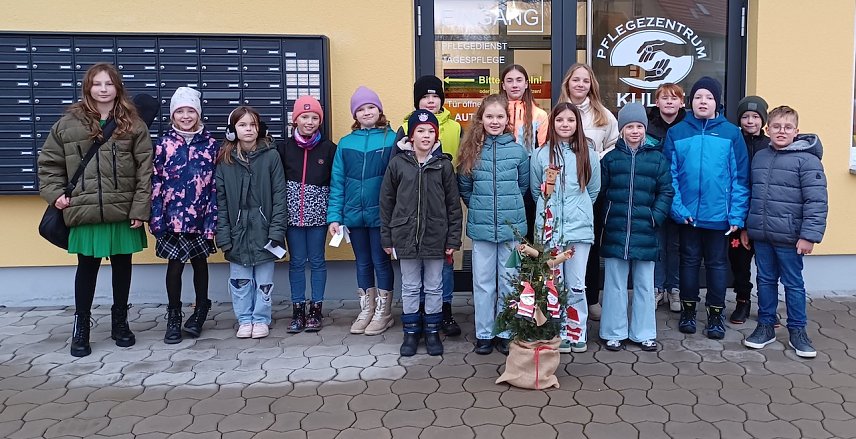 Bild: Sch&uuml;ler besuchten ein Pflegeheim
