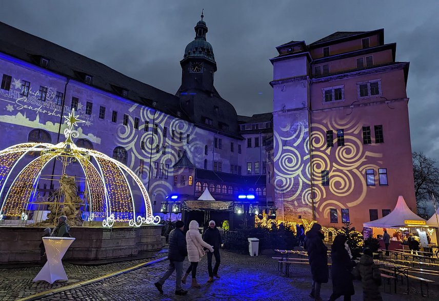 Bild: Wundervolle Stimmung herrschte bei der Er&ouml;ffnung des Weihnachtsmarktes und  der "Wei&szlig;en Schlossweihnacht" in Sondershausen