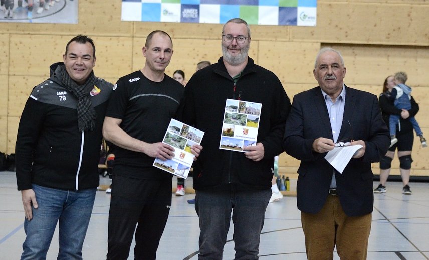 Bild: Werner H&uuml;tcher besuchte die Bleicher&ouml;der Volleyballer