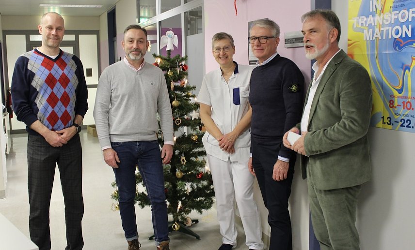 Bild: Danksagung im Hufeland Klinikum in Bad Langensalza: Michael Puderbach, Matthias Reinz, Schwester Petra aus der Radiologie, Jens Kopp und Harald Zanker (v.l.n.r.)