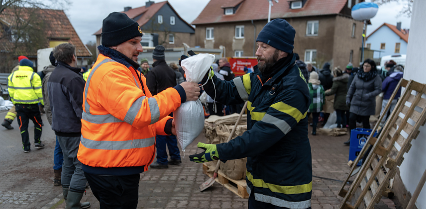 Bild: Hochwasserabwehr in Sundhausen