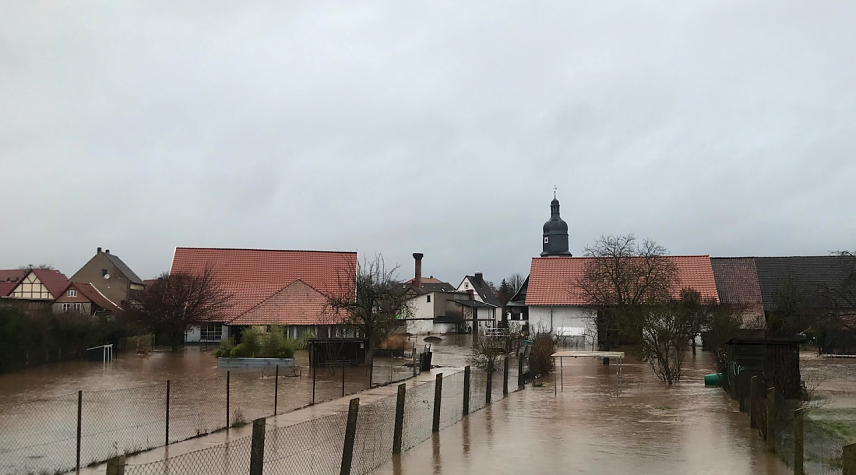Bild: In Windehausen sind die Wassermassen inzwischen von den Stra&szlig;en und Wegen gewichen