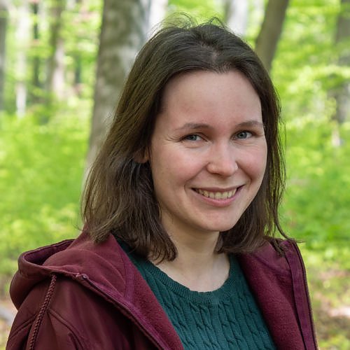 Bild: Isabel H&uuml;mpfner erl&auml;utert im Schloss was es mit Natura 2000 auf sich hat