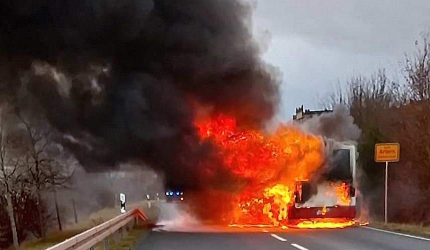 Bild: Omnibus bei Artern in Vollbrand