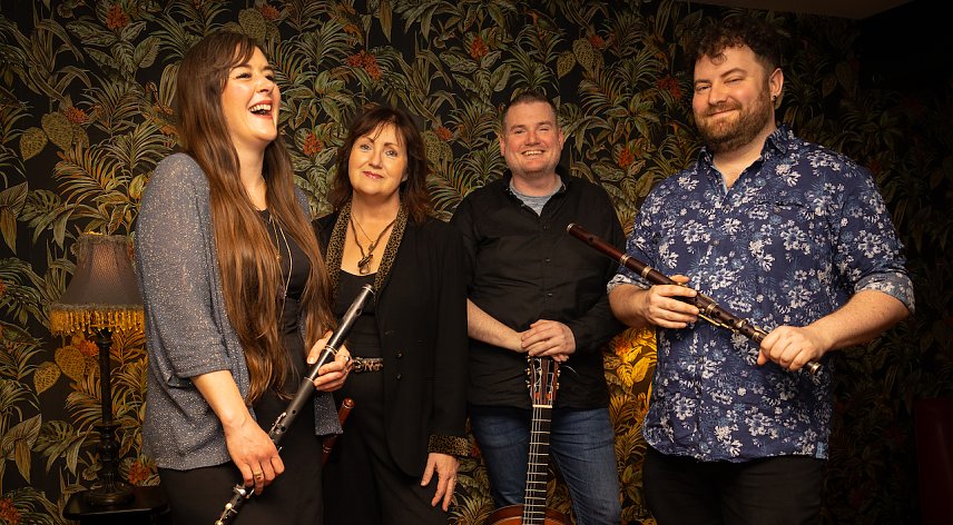 Bild: Gut gelaunte Spitzenmusiker pr&auml;sentiert das Dingle Festival am Freitag in der Gottesackerkirche