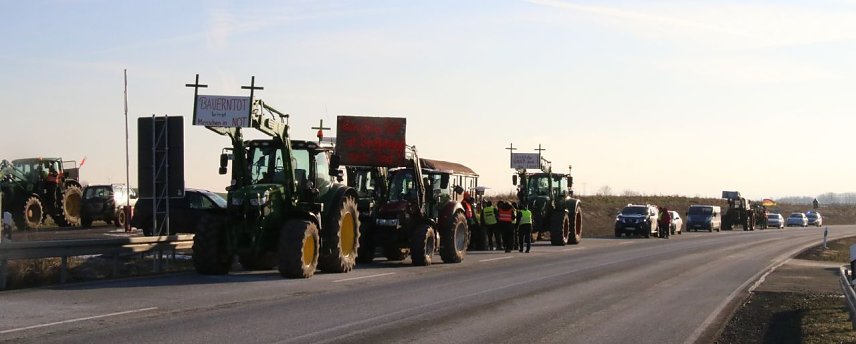 Bild: Bauernprotest an der B243