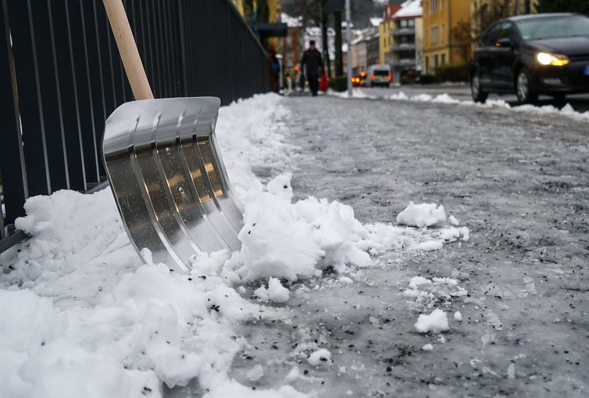Bild: Bei Eis und Schnee m&uuml;ssen B&uuml;rgersteige ger&auml;umt werden