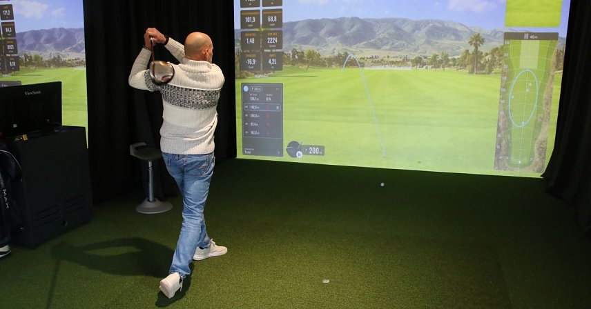 Bild: Der Neust&auml;dter Golfverein hat heute seine Indoor-Anlage eingeweiht