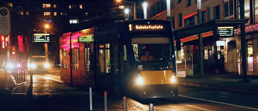 Bild: Hier geht es f&uuml;r die Stra&szlig;enbahn bald nicht mehr weiter - ab dem 19. Februar werden die Gleise in der unteren Rautenstra&szlig;e zur Bahnhofstra&szlig;e auf 170 Metern erneuert