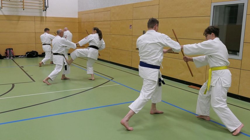 Bild: Trainingsbeginn beim Karate Do Kwai