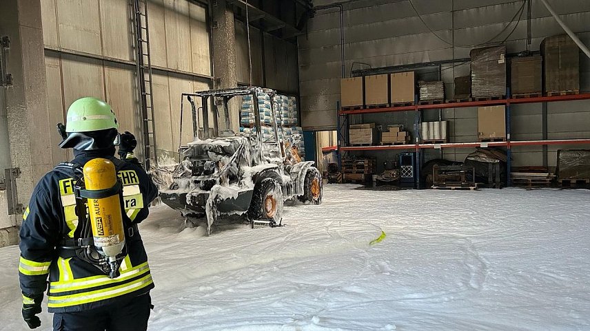 Bild: Abgel&ouml;schter Radlader in Bleicherode