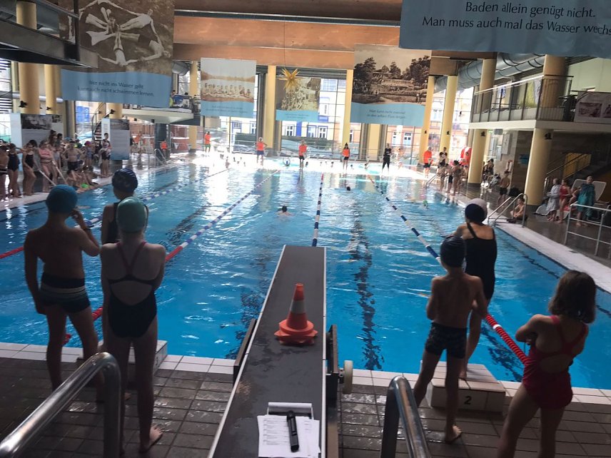 Bild: Schwimmwettkampf in der Th&uuml;ringentherme