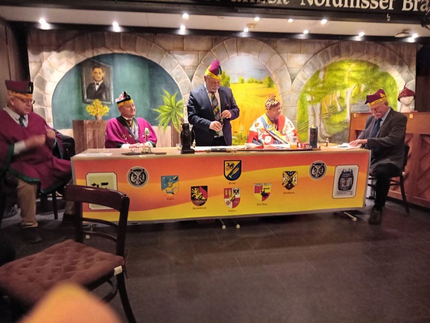 Bild: Schlaraffen-Stammtisch in der Traditionsbrennerei