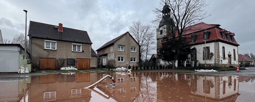 Bild: Hochwasserabwehr in Sundhausen