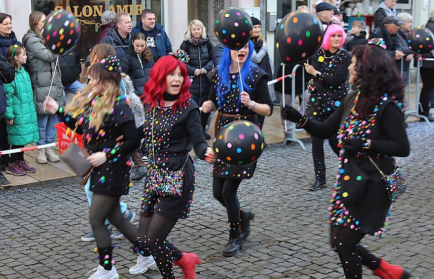 Bild: Ein bunter Karnevalsumzug schl&auml;ngelte sich durch Bad Langensalza