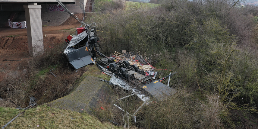 Bild: Schwerer Unfall auf der A38 bei Ro&szlig;la