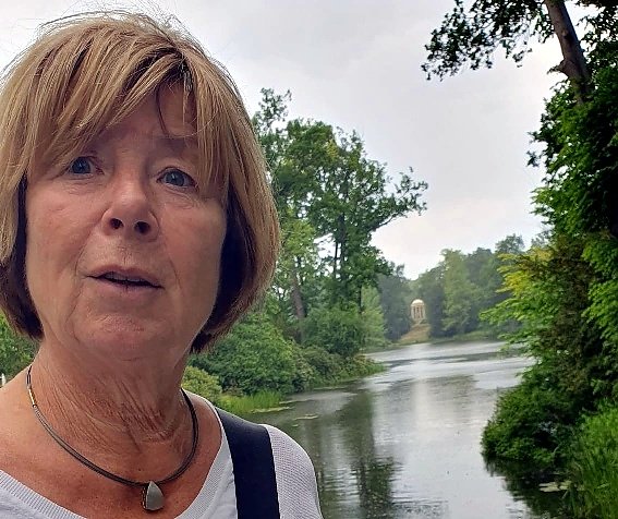 Bild: Barbara Rinke spricht im Rahmen der &ouml;kumenischen Bibelwoche &uuml;ber den Turmbau zu Babel