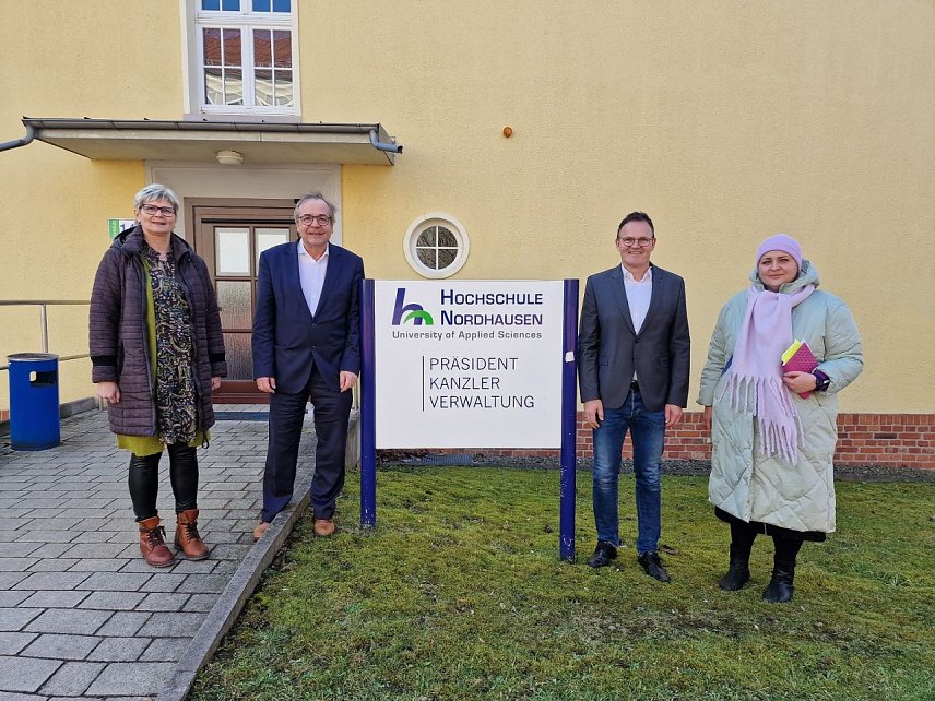 Bild: v.l. Silke Umann, Leiterin Studienservicezentrum, Prof. Dr. Reiner Finkeldey, Prof. Dr. J&ouml;rg Wagner, Jenny Ettrich, Leiterin International Office