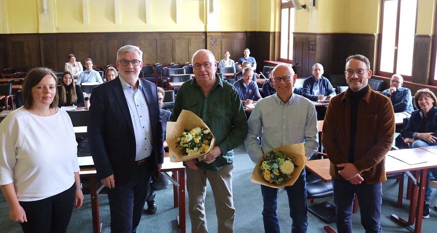 Bild: Nach 30 Jahren Arbeit verabschieden sich Norbert Klodt und Andreas Weigel aus dem Jugendhilfeausschuss des Landkreises