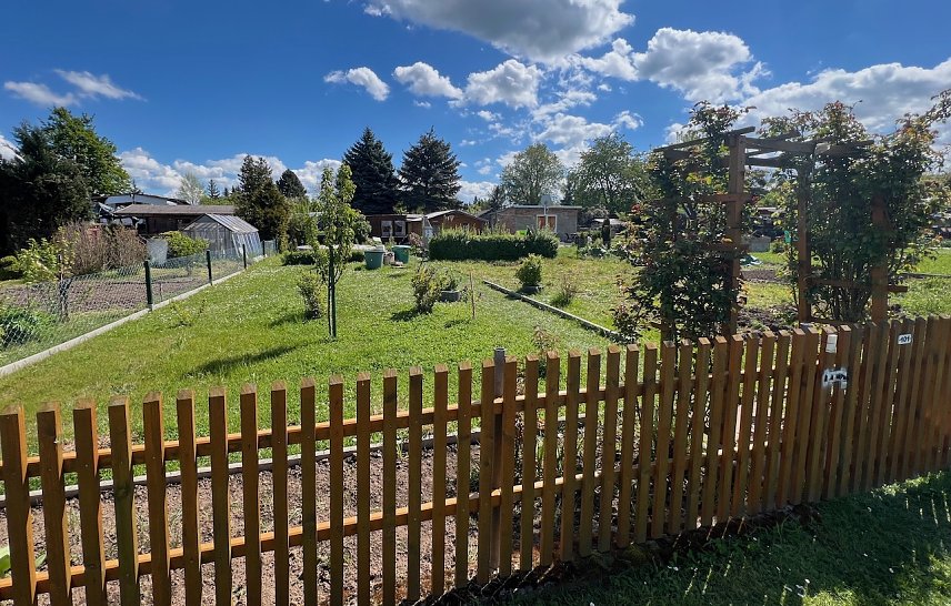 Bild: In diesem Gartengrundst&uuml;ck kam der Polizeibeamte bei der n&auml;chtlichen Auseinandersetzung ums Leben