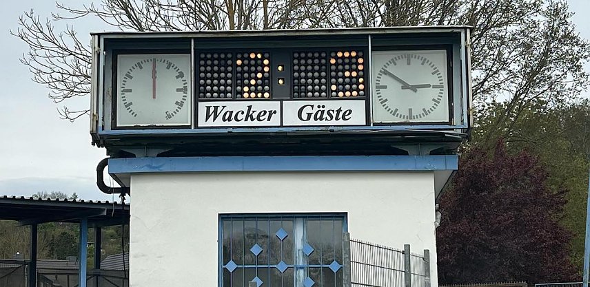 Bild: Die Anzeigetafel im AKS l&uuml;gt nicht. Und leider hat sie sich nach der Halbzeitpause auch nicht mehr ver&auml;ndert