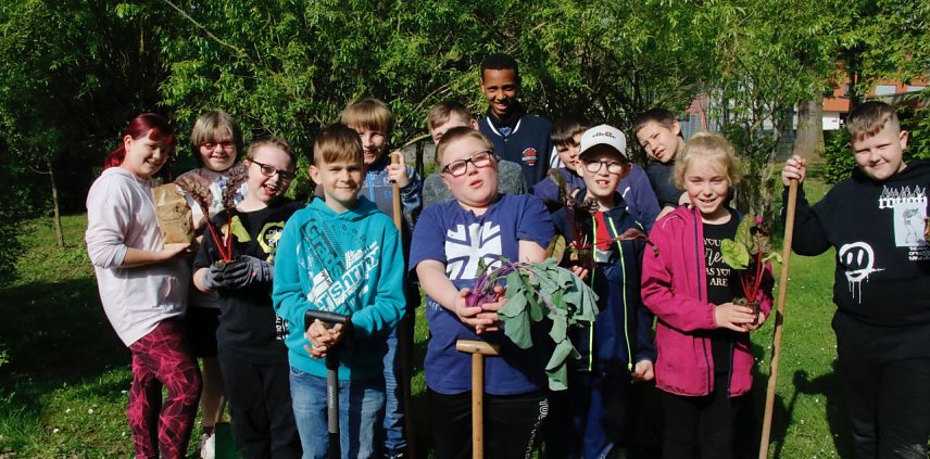 Bild: Die Grundschulkinder am F&ouml;rderzentrum Pestalozzi lernen in den n&auml;chsten Jahren in der "Gem&uuml;seackerdemie"