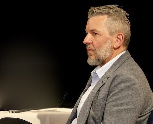 Bild: Der neue Landrat Thomas Ahke, hier bei einer Podiumsdiskussion in Bad Langensalza