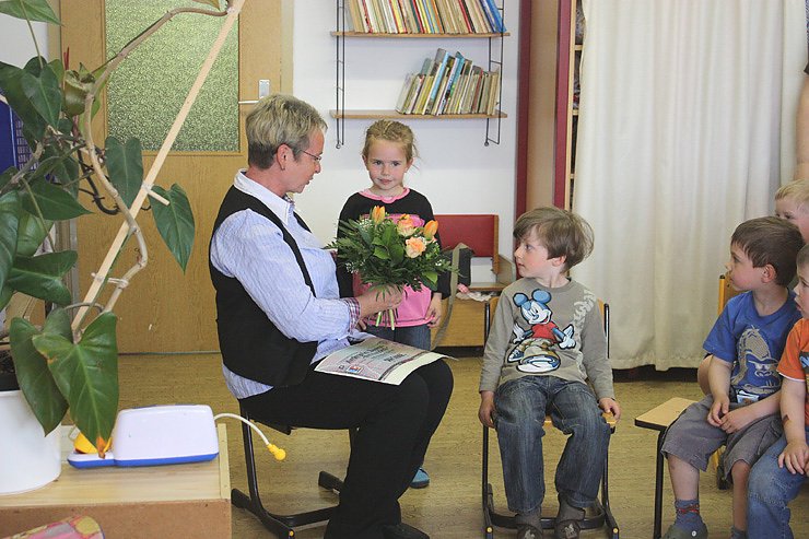 Bild: Tausche Blume gegen Scheck