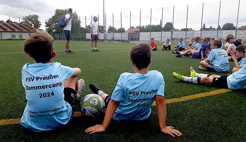 Bild: Erfolgreiches Sommer-Fu&szlig;ballcamp f&uuml;r 63 kleine Preu&szlig;en