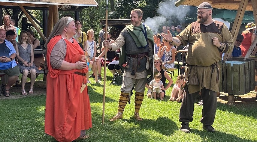 Bild: Die neuste Mode von Anno 500 n.C. begeisterte die Besucher