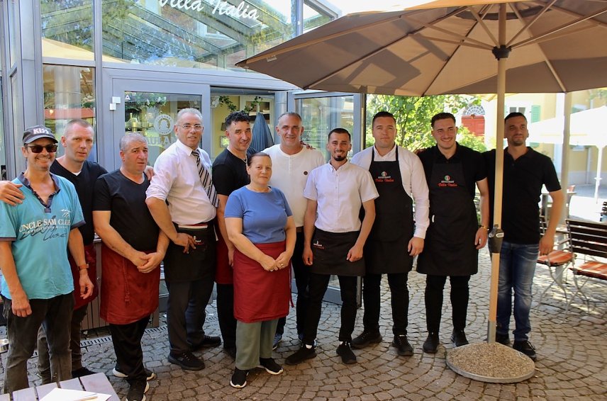 Bild: Das Team: Jens, Bleki, Venzo, Nino, Jecki, Hajri, Franco, Mimo, Beny, Erblin, Erblin