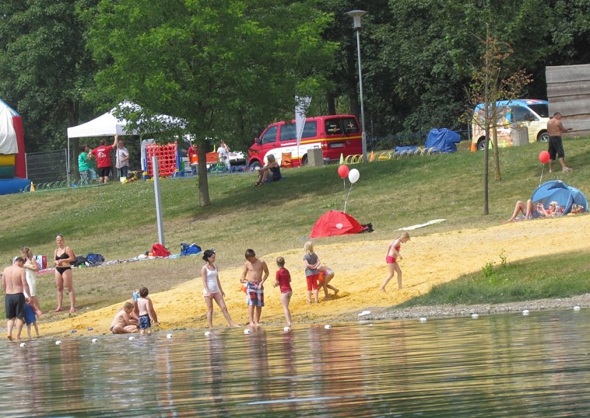 Bild: K&uuml;hles Nass und vie Spa&szlig; drumherum - am Kiesschacht will man am Sonntag Sommerfest feiern