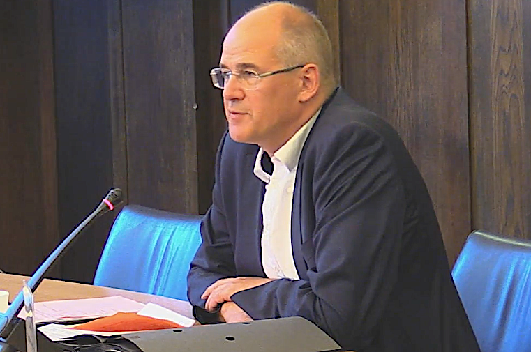 Bild: Viel Arbeit gab es heute f&uuml;r den alleinigen Sitzungsleiter Matthias Jendricke 