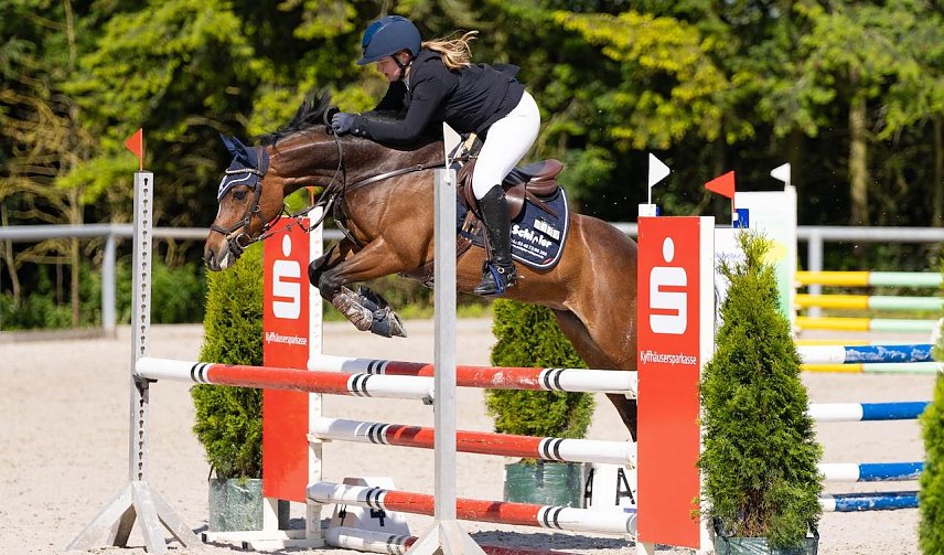 Bild:  Vereinsmitglied Lilly Charlotte Freitag mit Pferd Fatima