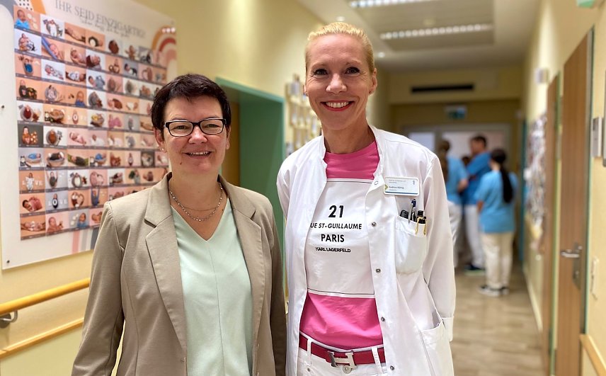 Bild: L&auml;ndr&auml;tin Frau Dr. Frant mit Chef&auml;rztin Frau K&ouml;nig