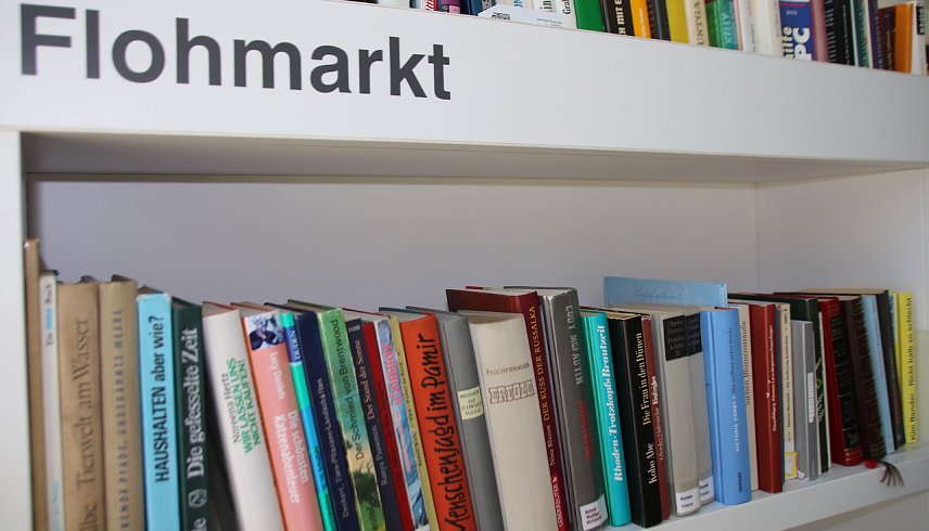 Bild: B&uuml;cherflohmarkt in der Bibliothek