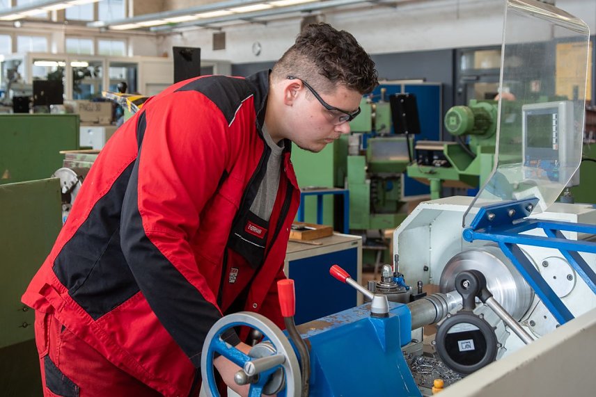 Bild: Ausbildung bei FEUER powertrain