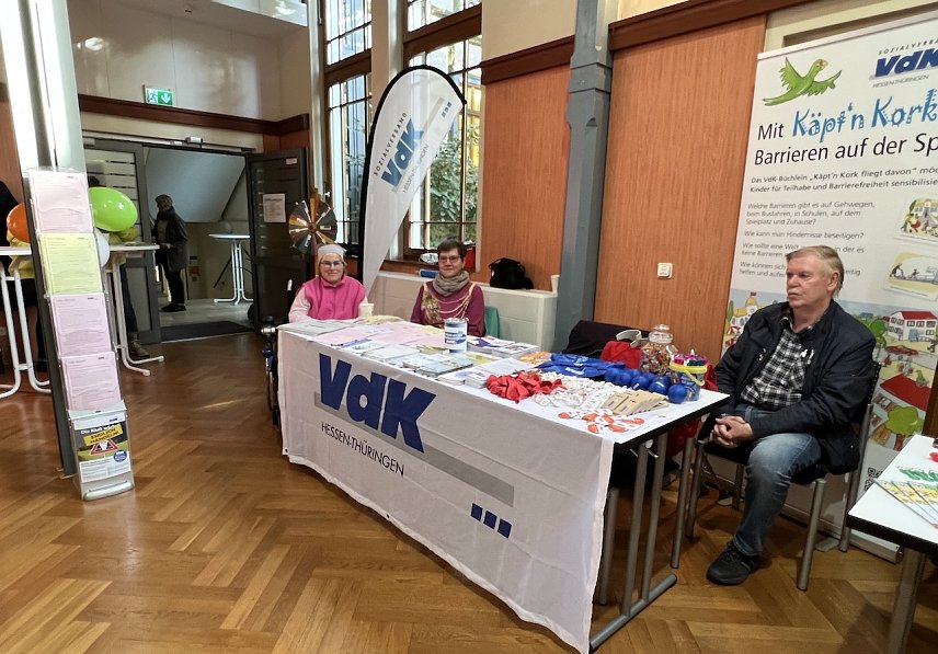 Bild: Senioren-Aktionstag in Sondershausen v.l. v.l. Ina R&ouml;mer, Heike Maltritz und  Bernd Reiber (Vorsitzender des VdK Kreisverbandes Nordth&uuml;ringen)