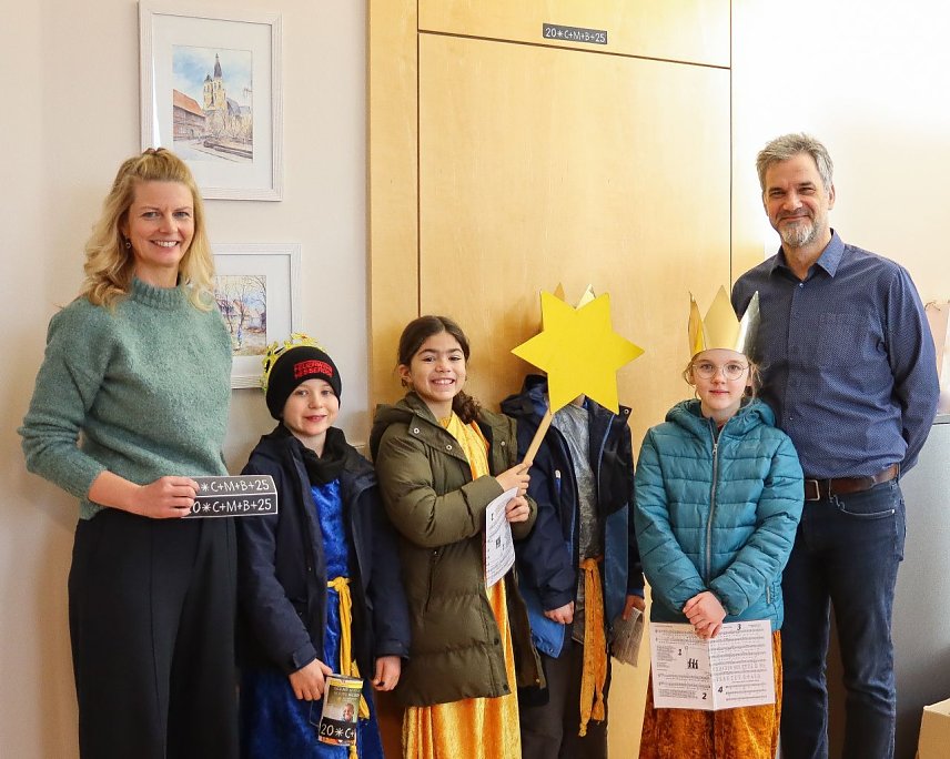 Bild: Sternsinger im Rathaus