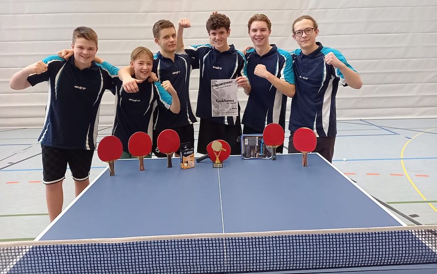 Bild: Jungen der Altersklasse U18 des Bleicher&ouml;der Gymnasiums freuen sich &uuml;ber ihren Sieg 