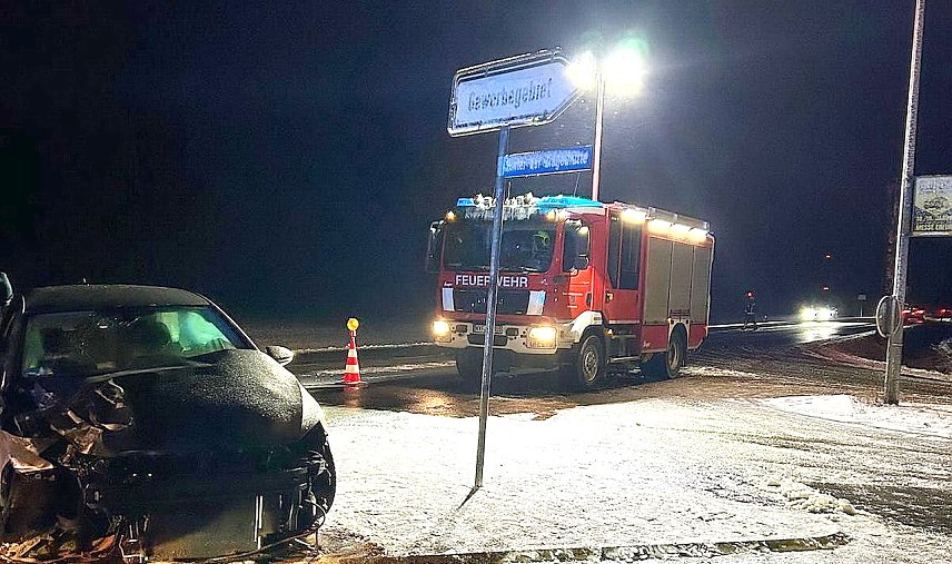 Bild: Unfall in Greu&szlig;en - Stra&szlig;e Hinter der Ziegelh&uuml;tte in Fahrtrichtung B4