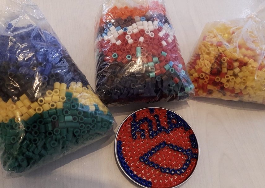 Bild: M&uuml;ssen alle ver&uuml;belt werden: gespendete Plastikperlen