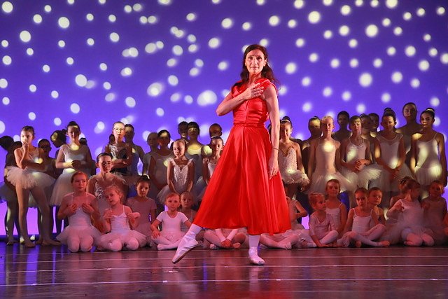 Bild: 30 Jahre Tanzstudio Radeva wurden am Wochenende mit einer gro&szlig;en Gala im Theater gefeiert