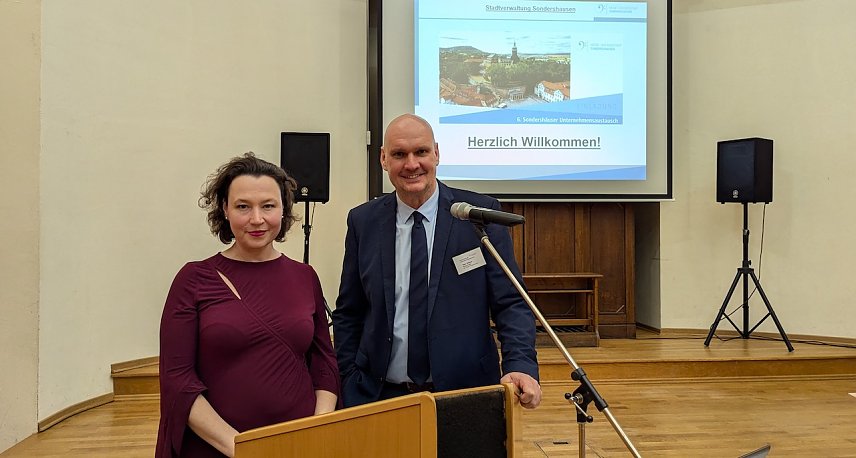 Bild: B&uuml;rgermeister von Sondershausen Steffen Grimm; Claudia Langhammer, Stabstellenleiterin (Kultur, Tourismus, Wirtschaftsf&ouml;rderung).