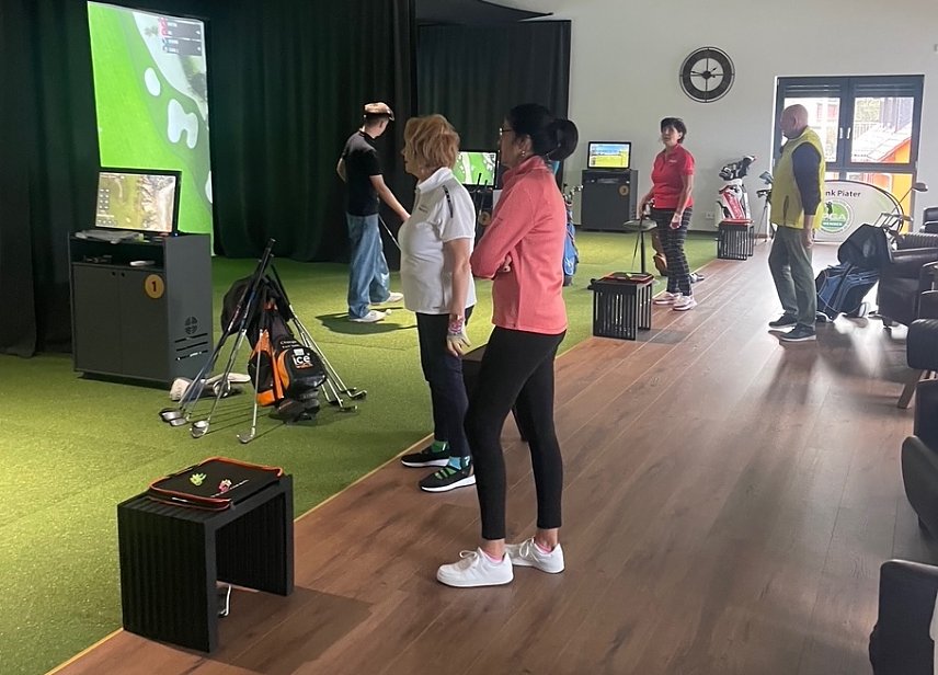Bild: Andrang in Neustadt beim "Sontagsgolfen"