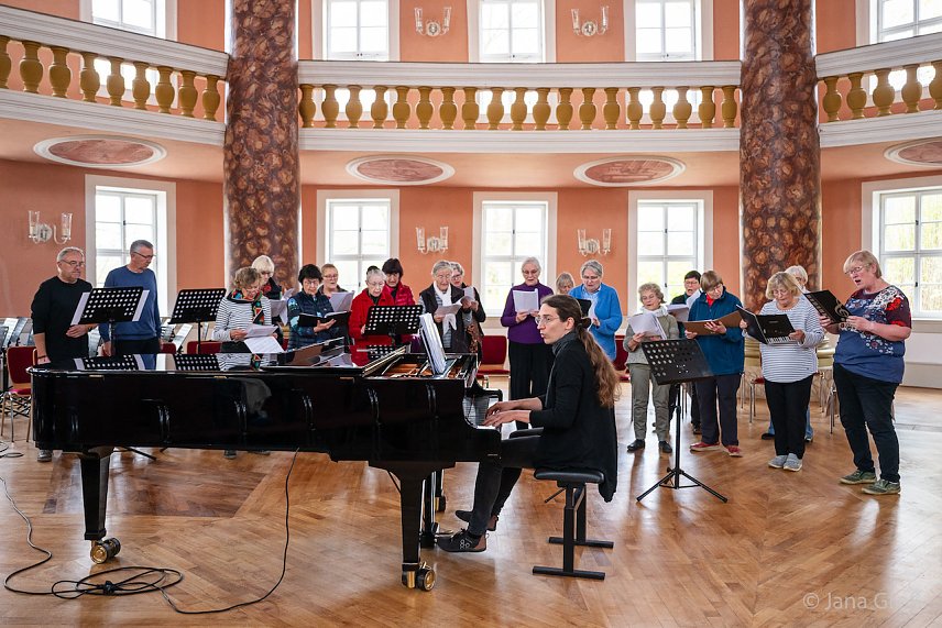 Bild: Senioren singen 2024 im Achteckhaus in Sondershausen