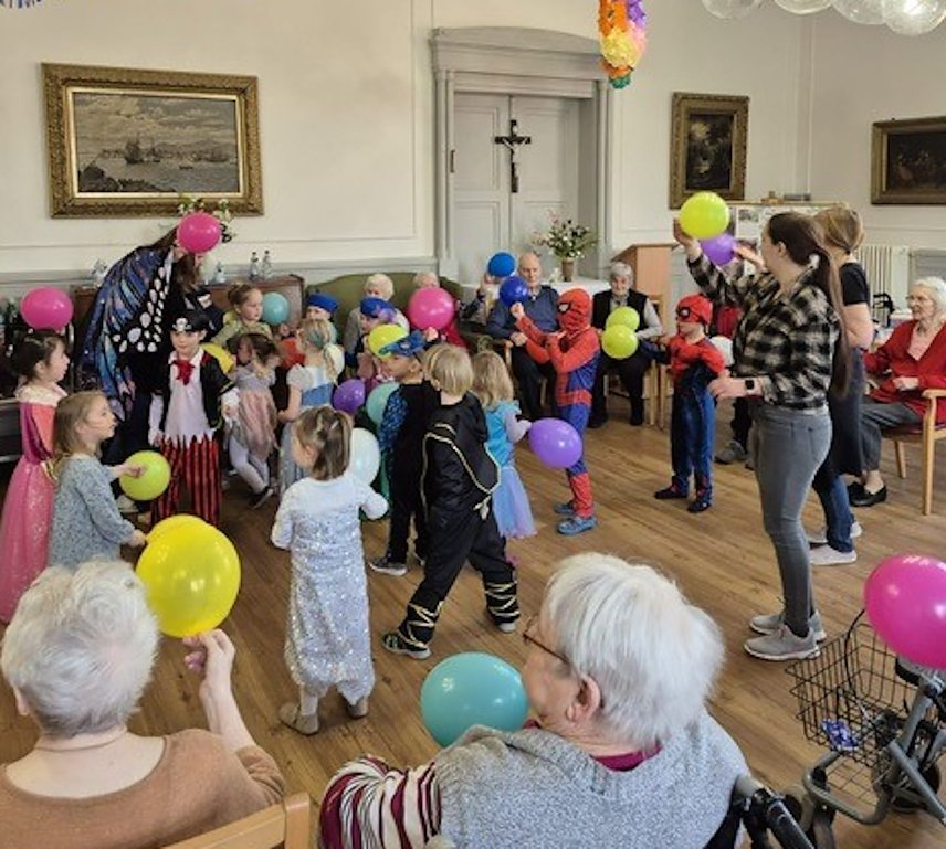 Bild: Faschingsdienstag im Pflegeheim in Gr&uuml;ningen