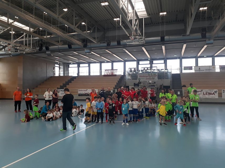Bild: Das Teilnehmerfeld des 24. Carsten-K&auml;lz-Kindergartencups
